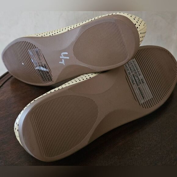 Appleseed's Genuine Leather Yellow Floral Slip-on Flats-Size 8 - Picture 7 of 7